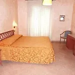 Archirafi מלון